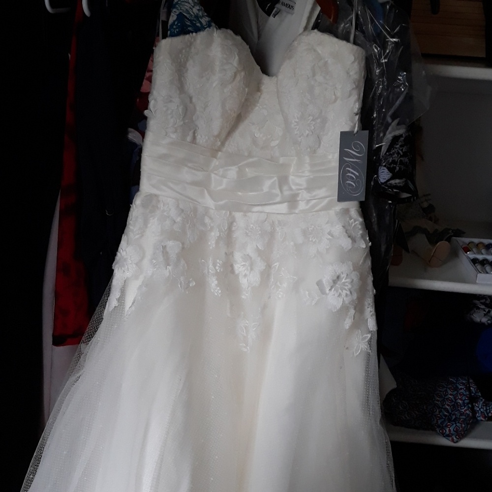Ivory wedding dress new with tags - Picture 3 of 7